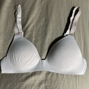 Victoria’s Secret Lightly-Lined Wireless Bra Size 32B